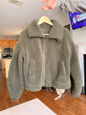 Lululemon Olive Green Cinch Jacket